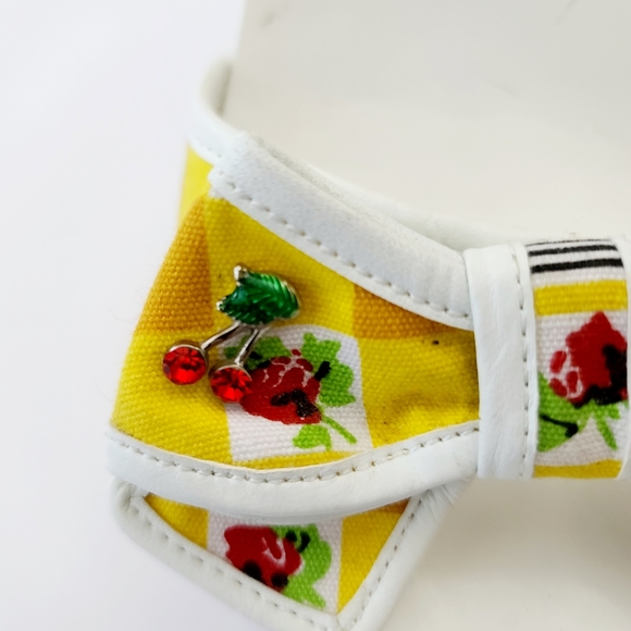 Betsey Johnson Shoes, Floral Heels, Slip on Sandals, Betseyville, Size 8 - Picture 4 of 9